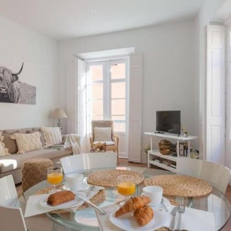 Chic Casa Cathedral At Calle Fresca 2-Bedroom Apartment In Malaga City Center Extérieur photo