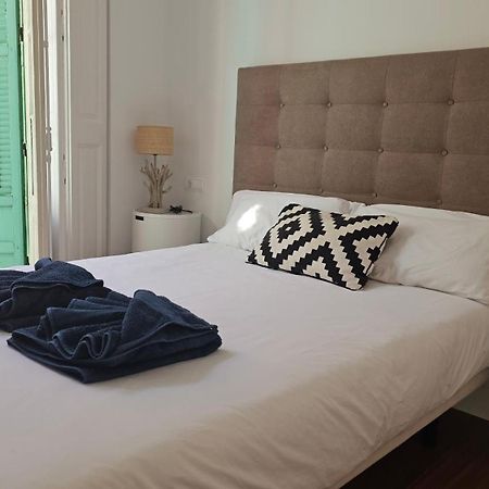 Chic Casa Cathedral At Calle Fresca 2-Bedroom Apartment In Malaga City Center Extérieur photo