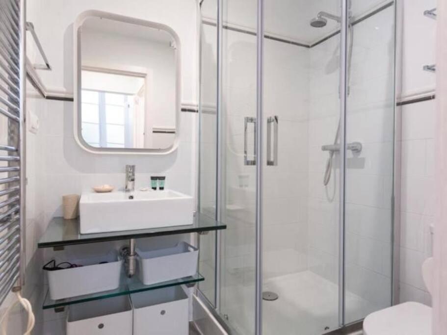 Chic Casa Cathedral At Calle Fresca 2-Bedroom Apartment In Malaga City Center Extérieur photo
