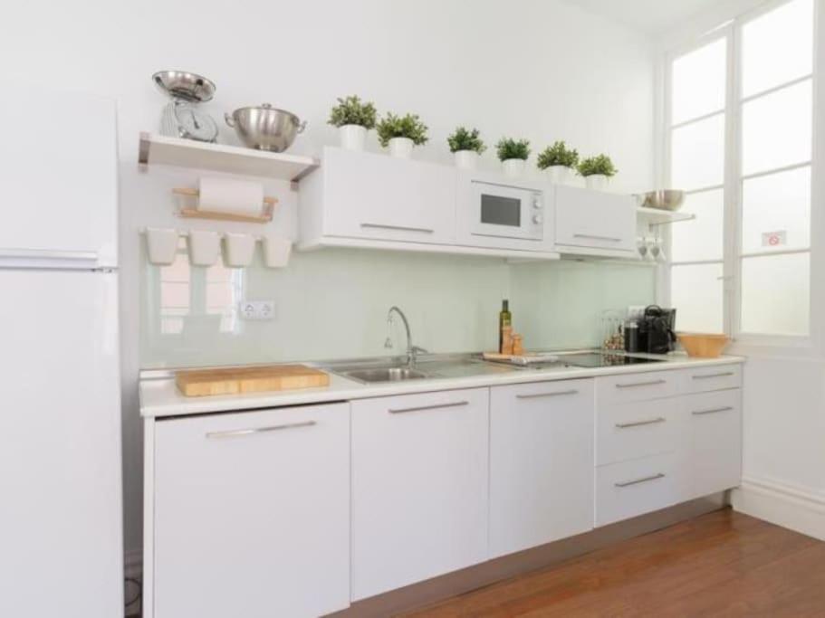 Chic Casa Cathedral At Calle Fresca 2-Bedroom Apartment In Malaga City Center Extérieur photo