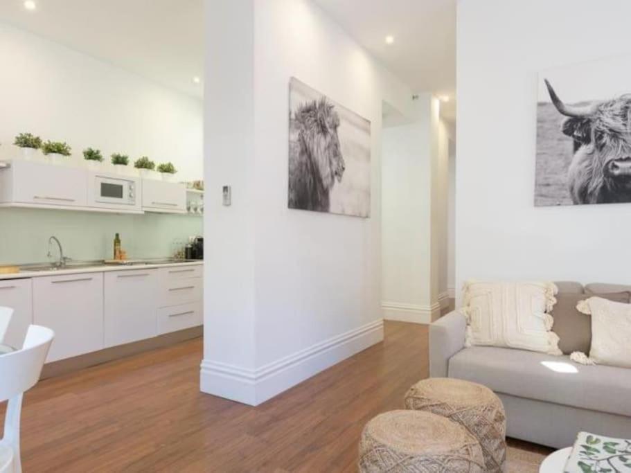 Chic Casa Cathedral At Calle Fresca 2-Bedroom Apartment In Malaga City Center Extérieur photo
