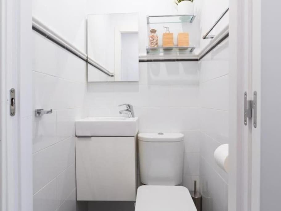 Chic Casa Cathedral At Calle Fresca 2-Bedroom Apartment In Malaga City Center Extérieur photo