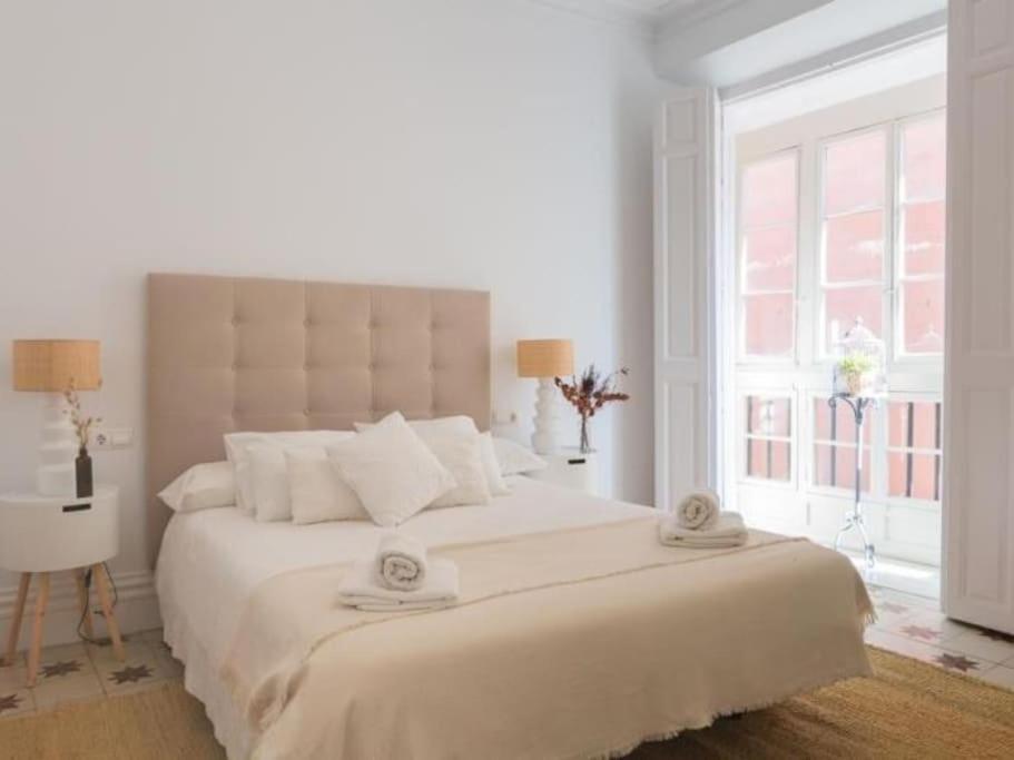 Chic Casa Cathedral At Calle Fresca 2-Bedroom Apartment In Malaga City Center Extérieur photo