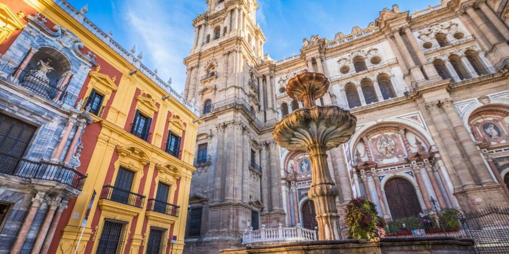Chic Casa Cathedral At Calle Fresca 2-Bedroom Apartment In Malaga City Center Extérieur photo