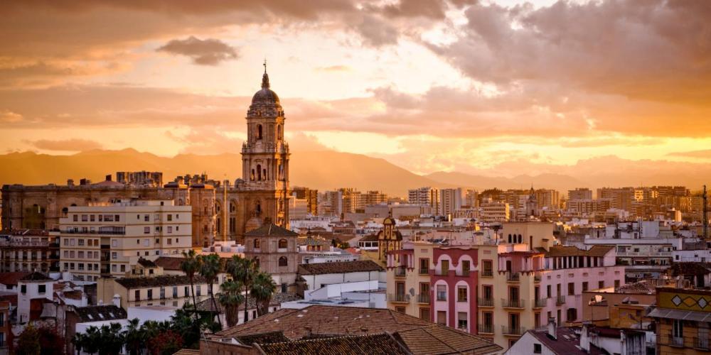 Chic Casa Cathedral At Calle Fresca 2-Bedroom Apartment In Malaga City Center Extérieur photo
